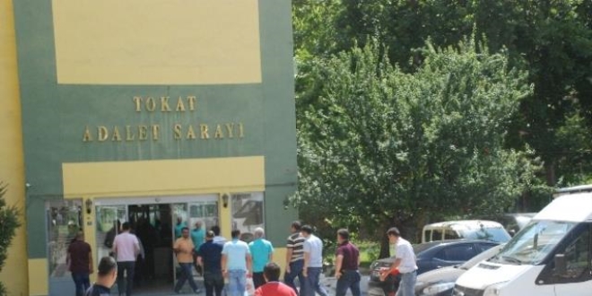 'Cemaatle mi anlaşacağız komiserim'