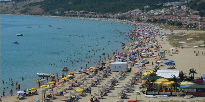 'Tatil kararıyla sahillerde 500 bin civarı insan olacak'