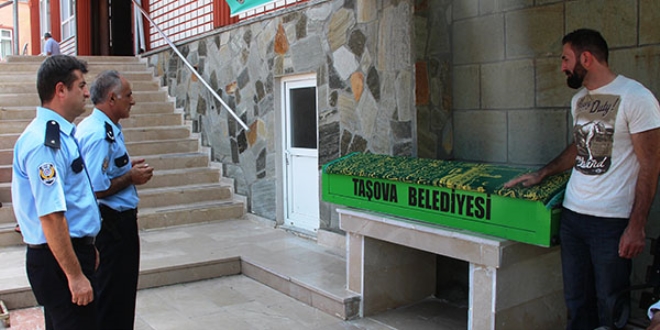 Evinde öldürülmüş halde bulunan polis toprağa verildi