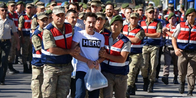 O avukat, 'Hero' tişörtlü sanığın da avukatı çıktı