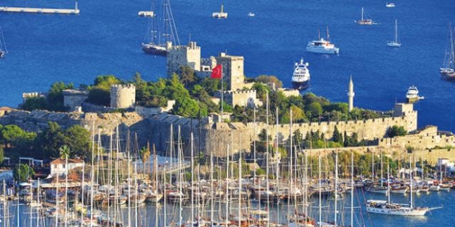 Bodrum Kalesi'ne de camiye de karlar