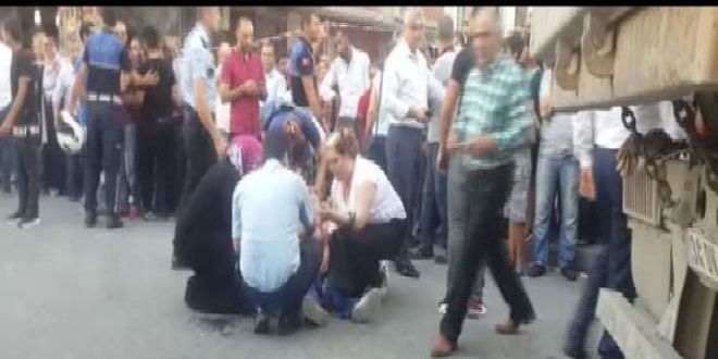 Esenyurt'ta 2 çocuk hafriyat kamyonuna bisikletle çarptı: 1ölü, 1 yaralı