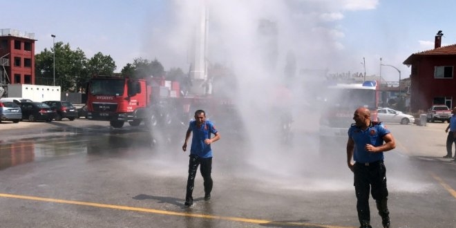 İtfaiyeci usulüyle emekliye uğurlandı