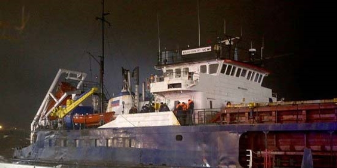 Bakanla ait gemi karaya oturdu, 7 personel tahliye edildi