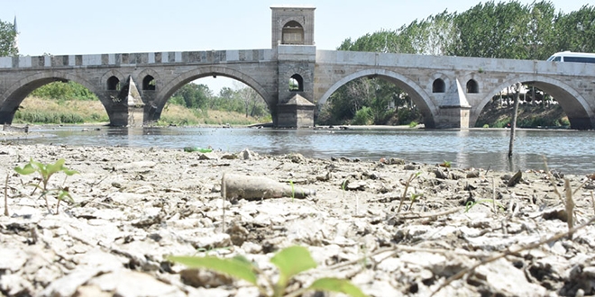 Edirne'de sıcaklar bastırdı, Tunca Nehri kurudu