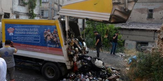 Adana'da çöp kamyonunda patlama: 2 işçi yaralı