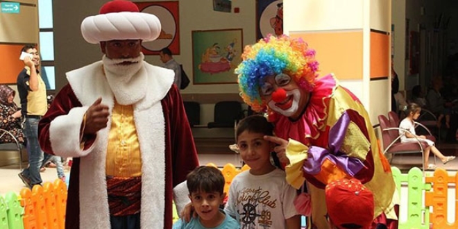 'Nasrettin Hoca' çocuklara hastaneyi sevdirdi