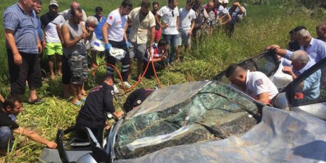 Samsun'da kamyonetle arpan otomobil takla att: 2 l