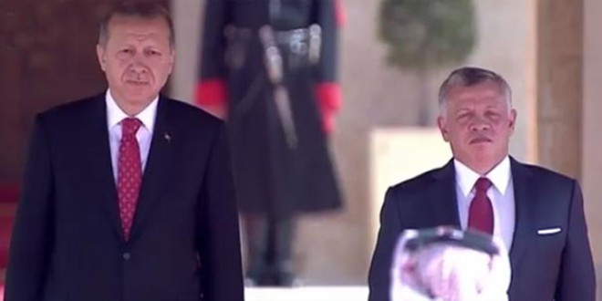 Erdoğan, Ürdün'de resmi törenle karşılandı