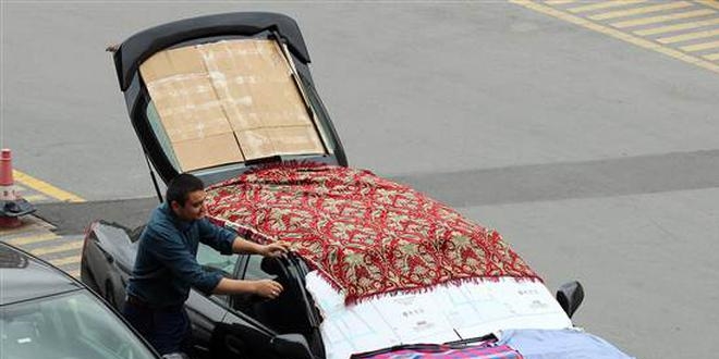 İstanbul'da galericilerden doluya karşı halılı, kilimli önlem