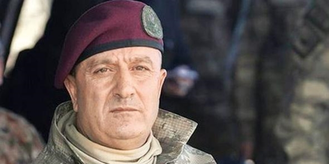 Zekai Aksakallı 'Bordo bere'yi devretti