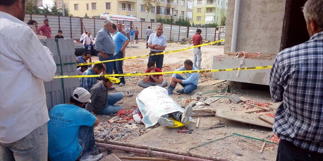 Mersin'de inşaattan düşen iki işçi öldü