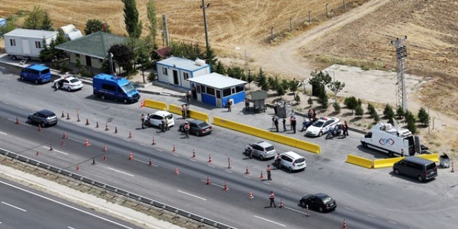 Bursa'daki trafik yoğunluğu helikopterle denetlendi