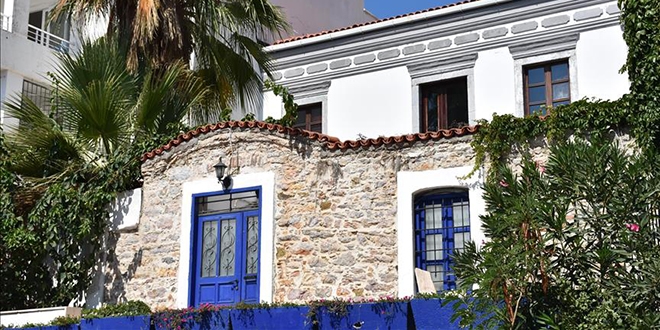 Bodrum'un beyazı 'haşereye' mavisi 'nazara'