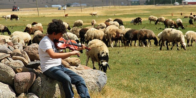 Çobanlık yapan Nesimi'nin konservatuvar hayali