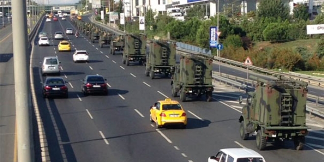 E-5'te yzlerce metrelik askeri konvoy artt