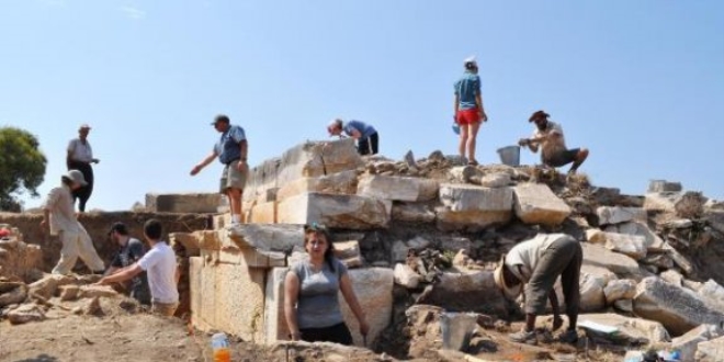 Antalya'da 2 bin yıllık dükkanlar ortaya çıkarıldı