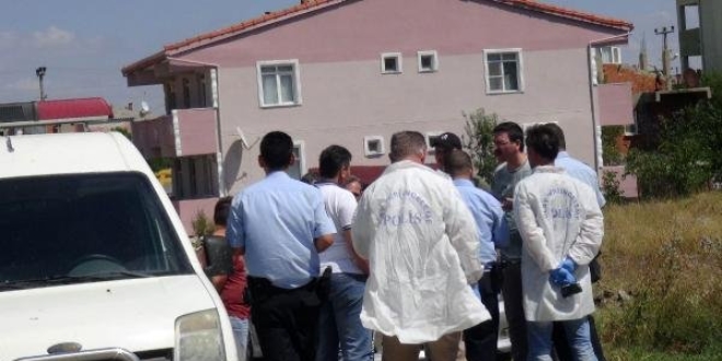Lise öğrencisi boğazından bıçaklanmış hale bulundu