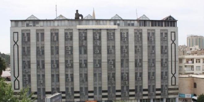 Belediye personeli zimmetine yüklü miktarda para geçirdi