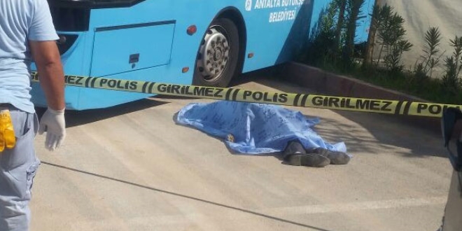 Durdurmak istediği otobüsü sonu oldu