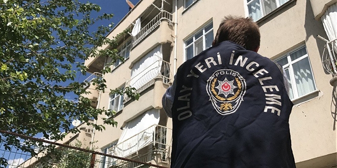 Konya'da balkondan düşen çocuk ağır yaralandı