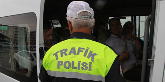 Trafik ekipleri, bayram için görev başında