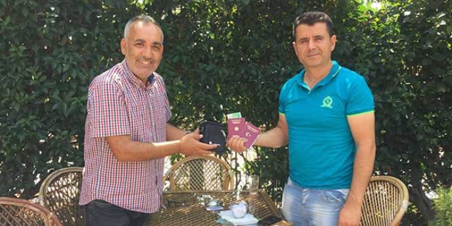 Tuvalette bulduğu içi para dolu çantayı sahibine verdi