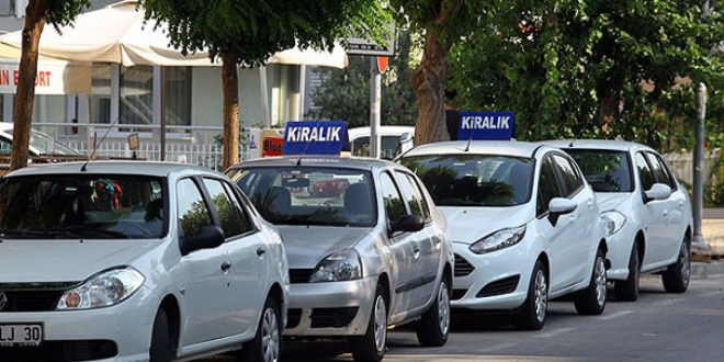 Kiralık otomobilleri bayram öncesi yetişen alıyor