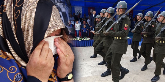 30 Ağustos töreninde şehit annesini duygulandıran an