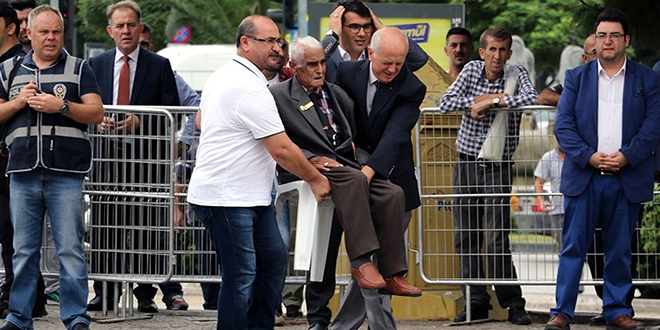 'Ne olur ne olmaz, dünya hali; beni törene götürün'