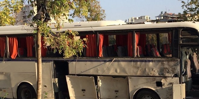İzmir'de cezaevi servisinin geçişi sırasında patlama