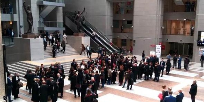 İstanbul Adliyesi önünde 'Adalet nöbeti'
