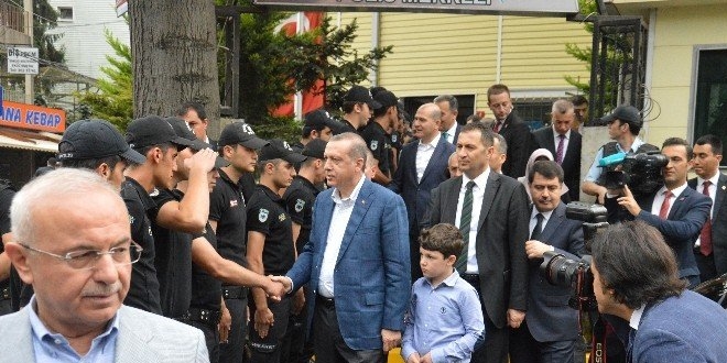 Cumhurbaşkanı İstanbul'da vatandaşlarla bayramlaştı