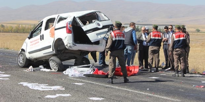 Karaman'da trafik kazas: 2 l, 2 yaral