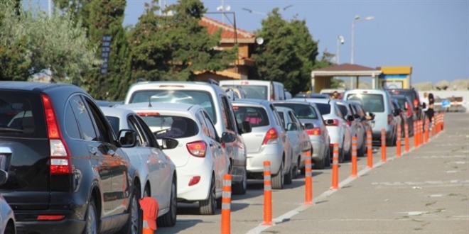 Çanakkale iskelelerinde bayram yoğunluğu