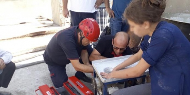 Elini kıyma makinesine kaptırdı