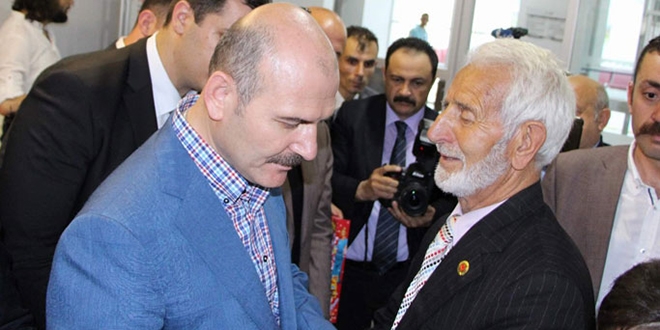 İçişleri Bakanı Soylu, vatandaşlarla bayramlaştı