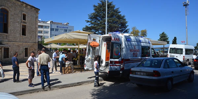 Cami avlusunda erkek cesedi bulundu