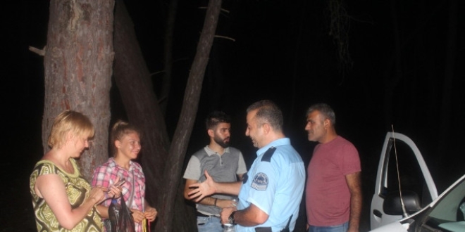 Ormanda kaybolan Rus turistler, polis ekiplerince bulundu