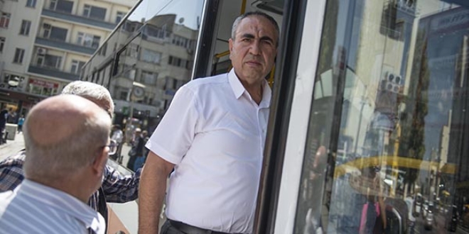 Otobüs şoförüne saldırı girişimini yolcu engelledi