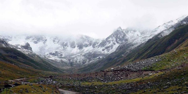 Meteoroloji sıcaklar yeniden artacak derken 3 kente kar yağdı