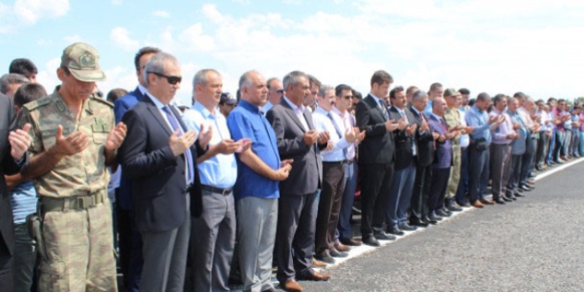 Iğdır'da şehit 13 polis için anma programı düzenlendi