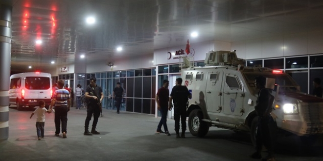Bingöl'de terör operasyonunda çıkan çatışmada 2 asker yaralandı