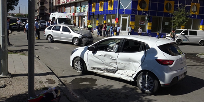 Kars'ta trafik kazası: 4 aylık bebek öldü, 8 yaralı