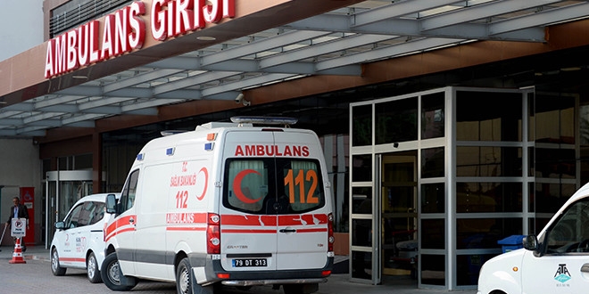 Hakkari'de üs bölgelerine saldırı: 3 asker yaralandı