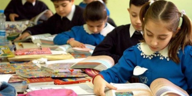 1'ler ve 5'ler ile 9'uncu sınıflar için okul 1 hafta erken çaldı