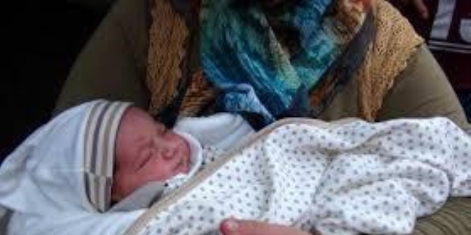 Adana'da caminin iine bebek brakld