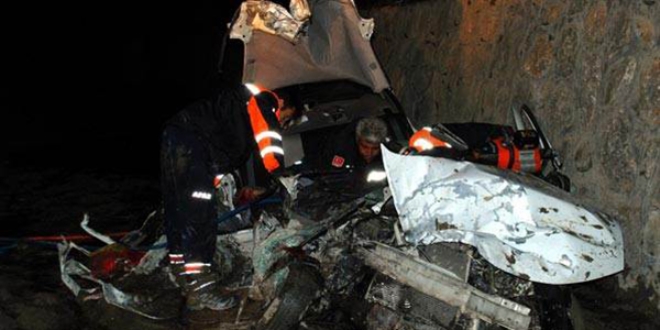 Erzincan'da feci kaza: 4 ölü, 2 yaralı
