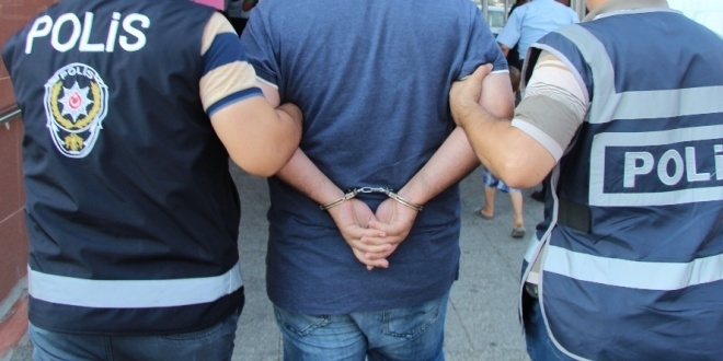 Mersin'de öğretmenlerin de olduğu 17 kişi gözaltına alındı