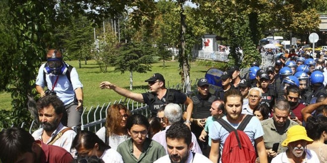 Adliyede Nuriye Glmen ve Semih zaka gerginlii